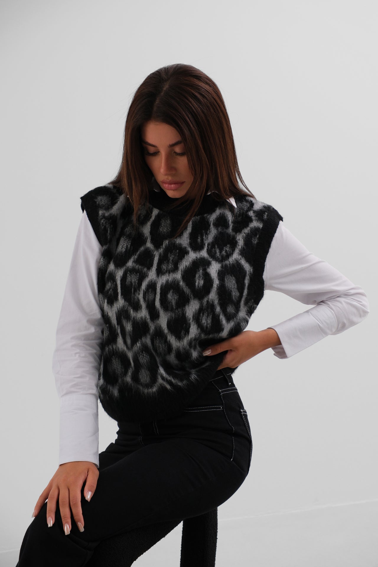 Black leopard knitwear vest