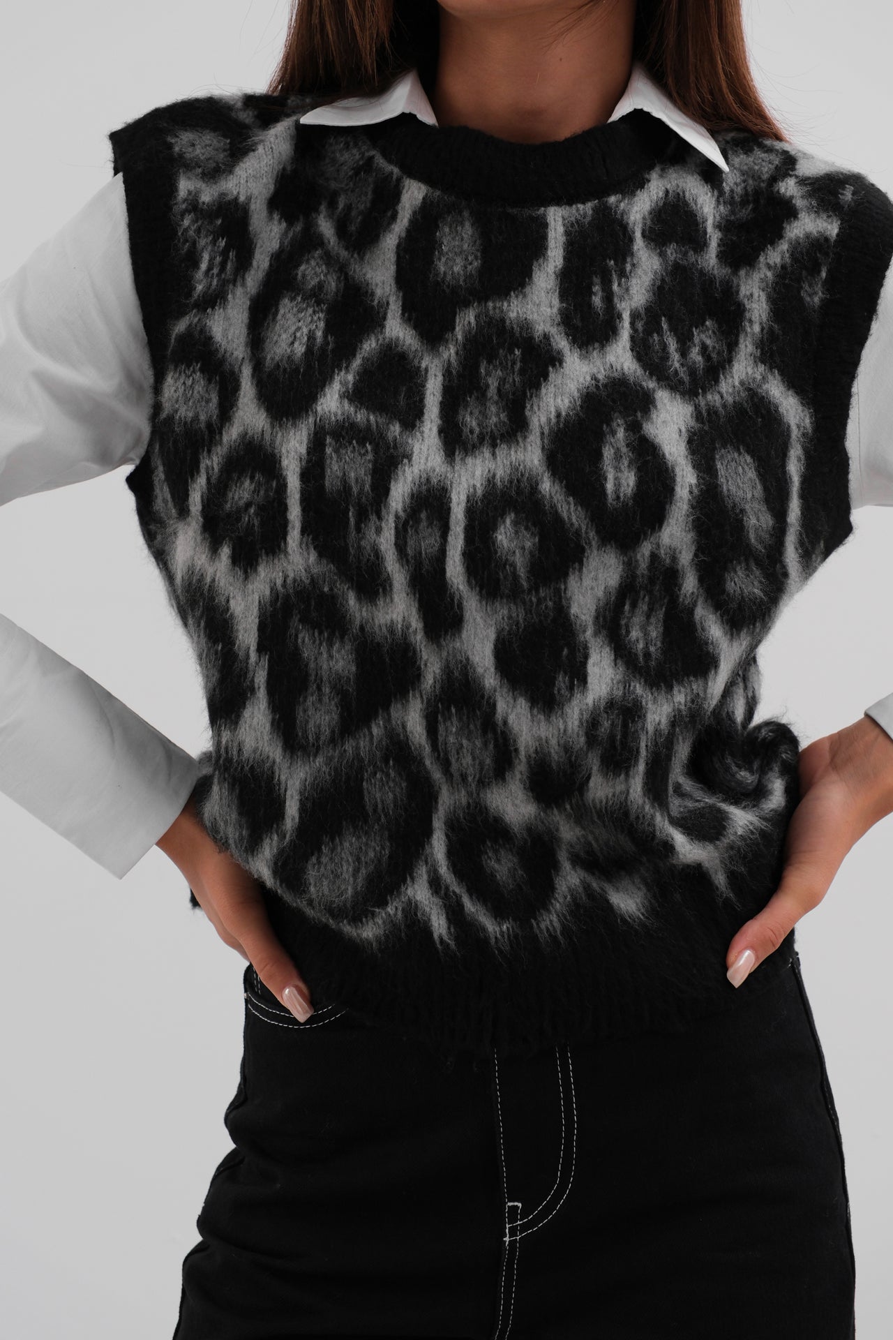 Black leopard knitwear vest