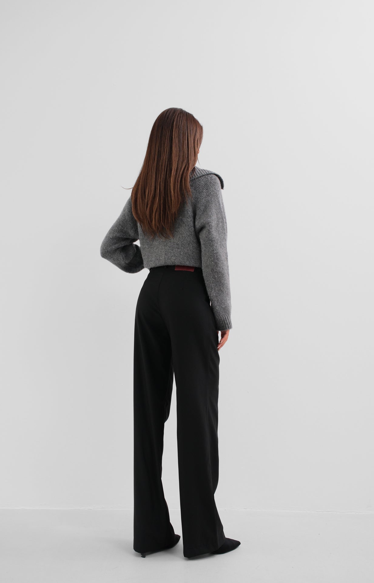 Single pleated wide leg trousers